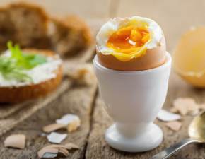 Jajko na Wielkanoc to tradycja. Ale wikszo z nas zjada je niepoprawnie. Ekspertka tumaczy