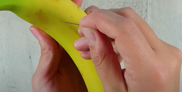 Ten Trik Cię Zaskoczy Wystarczy Wbić Igłę W Skórkę Banana I Wideo Rmf Fm